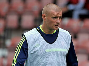 Ex-Stoke defender forced to re...